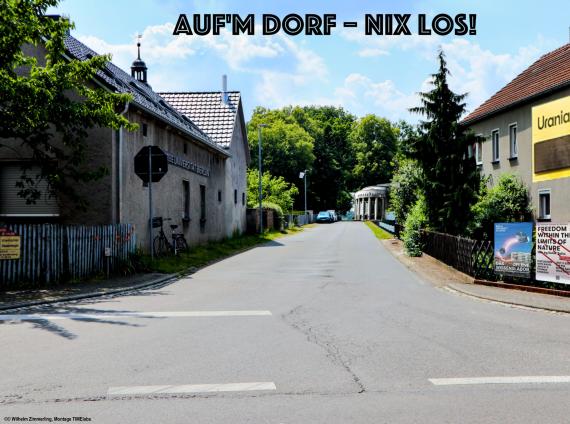 Eine Dorfstrasse mit Berliner Gebäuden
